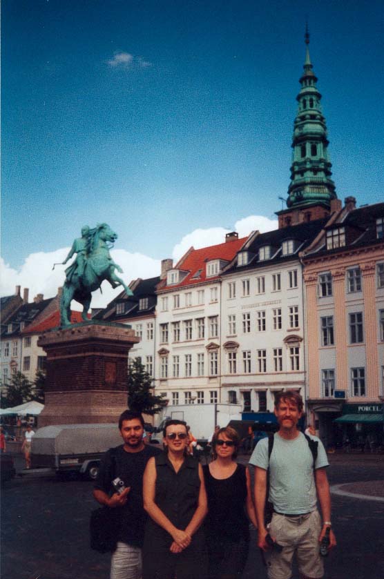 Tre små russere på Højbro Plads, 2001