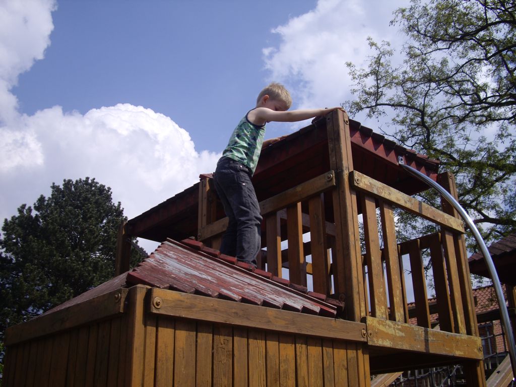 På Børnehuset Akaciens legeplads. Foto: Erik Thau-Knudsen, 2009-05-24