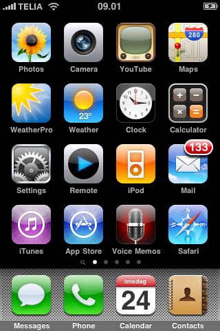 The desktop, page 1 of my iPhone after updating to OS 3.0. Photo: Erik Thau-Knudsen, 2009-06-24